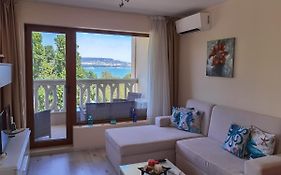 By The Waves Luxury Beach Apartment